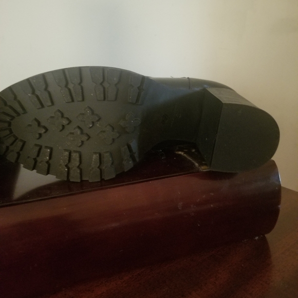 Boot - Picture 2 of 3